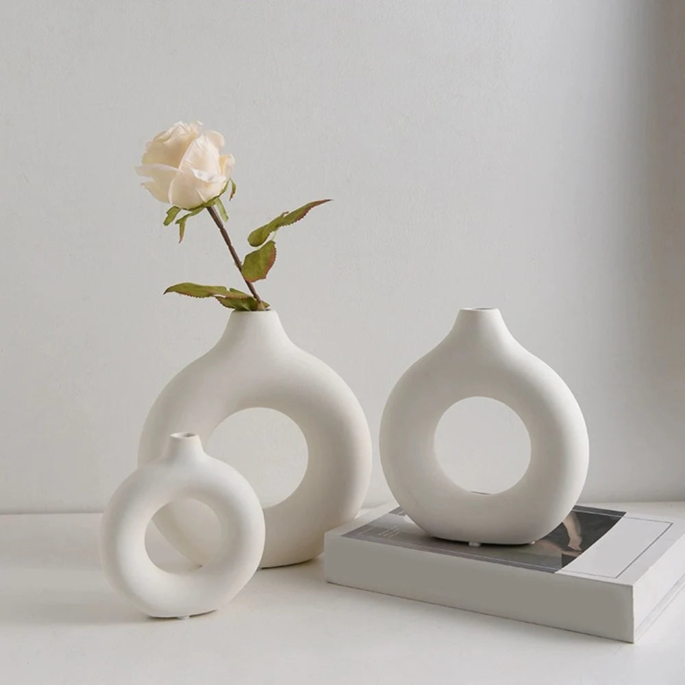 Nordic Circular Hollow Plastic Flower Vase for Decoration